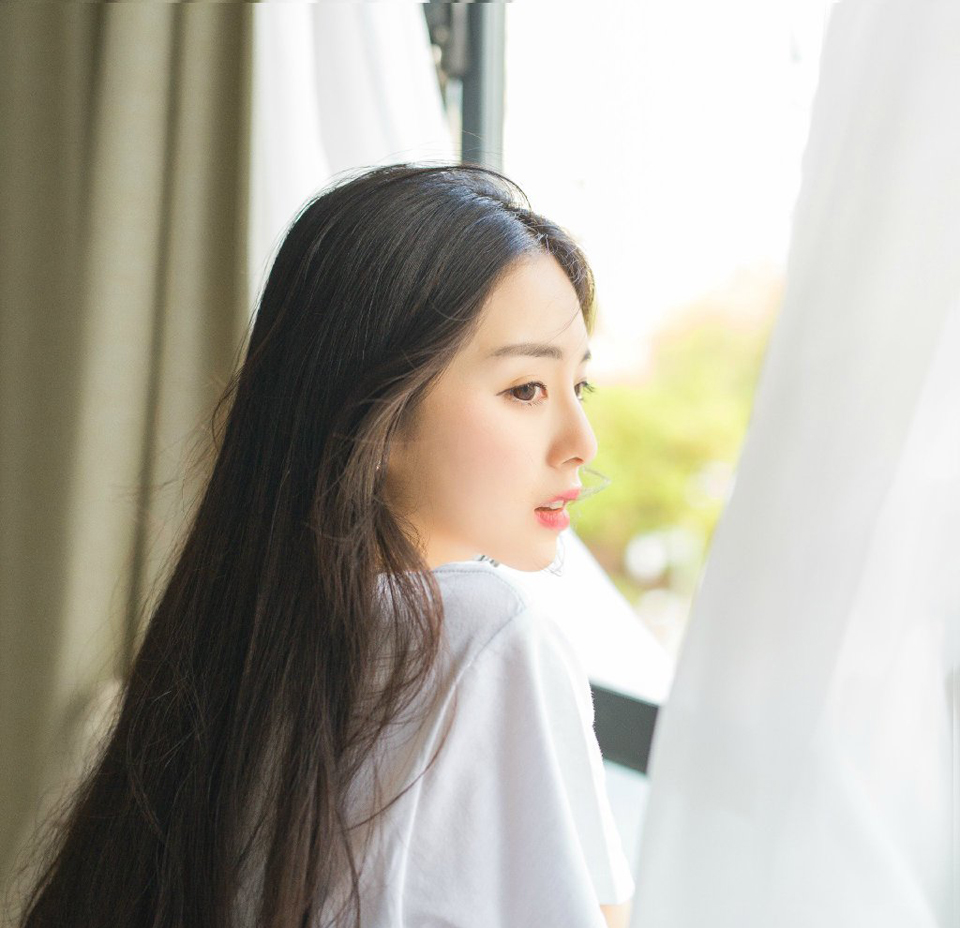 “老爷，事情就是这样，他们说，主公在位期间，尸位素餐，苛待世家，强取豪夺，恶行滔天，民怨深重，一些好事百姓也被他们裹挟着在刺史府门外要求处置主公。”管家沉声道。